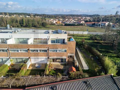 Exclusiva Moradia T5 em Castêlo da Maia – Condomínio Privado