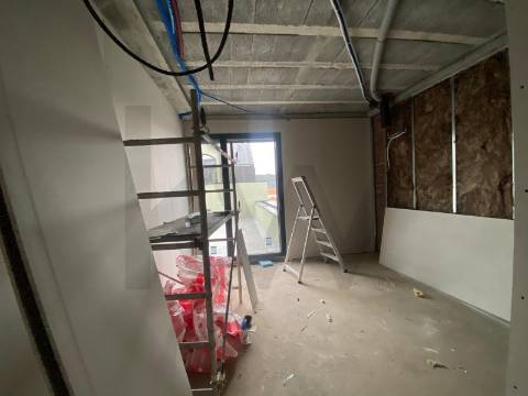 Moradia T3 de Luxo com garagem e piscina em Santo Tirso