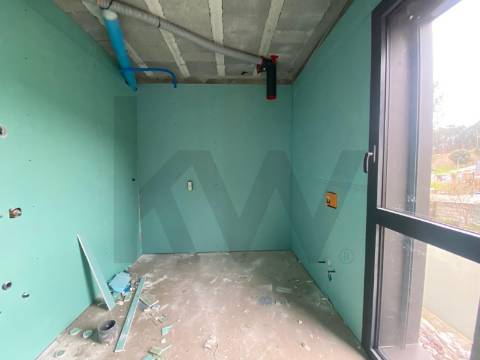 Moradia T3 de Luxo com garagem e piscina em Santo Tirso