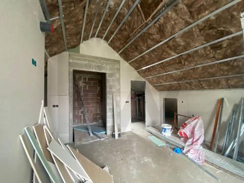 Moradia T3 de Luxo com garagem e piscina em Santo Tirso