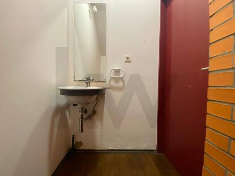 Escritório de 140 m2 para arrendamento em frente ao Rio Douro em Vila Nova Gaia