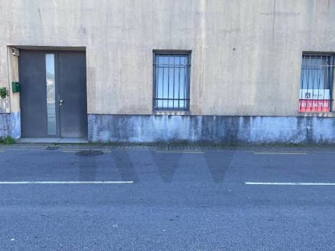 Escritório de 140 m2 para arrendamento em frente ao Rio Douro em Vila Nova Gaia