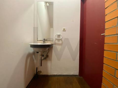 Escritório de 140 m2 para arrendamento em frente ao Rio Douro em Vila Nova Gaia