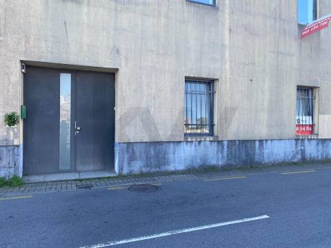 Escritório de 140 m2 para arrendamento em frente ao Rio Douro em Vila Nova Gaia