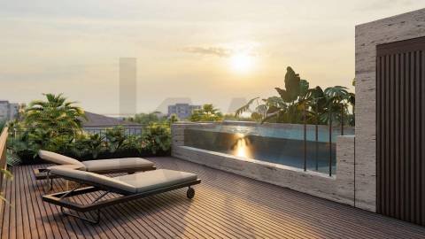 Exclusividade e Vanguarda na Foz do Douro: Moradia T4 com Piscina Suspensa e Vista Mar