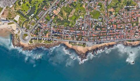 Exclusividade e Vanguarda na Foz do Douro: Moradia T4 com Piscina Suspensa e Vista Mar