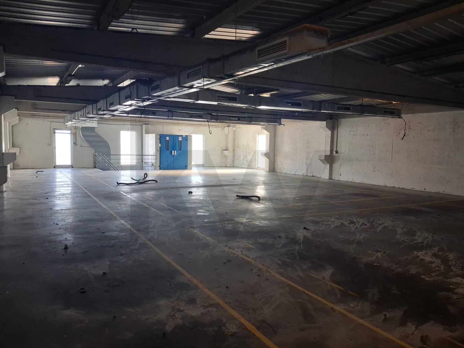 Armazém Versátil com Infraestrutura Completa e Elevada Eficiência Energética - Vila do Conde