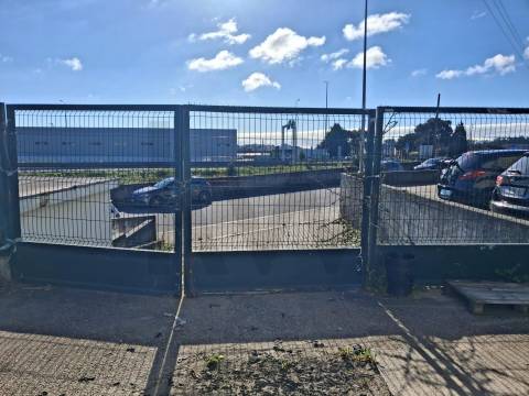 Armazém Versátil com Infraestrutura Completa e Elevada Eficiência Energética - Vila do Conde