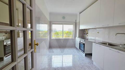 Moderno Apartamento T2 em Paço de Sousa, Penafiel