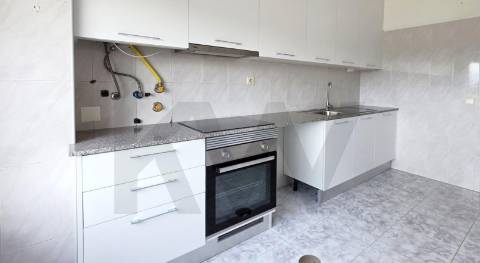 Moderno Apartamento T2 em Paço de Sousa, Penafiel