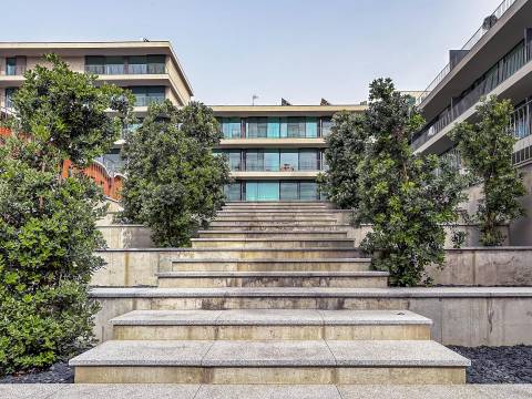 Moradia em Matosinhos Sul - T3 de luxo como novo em condomínio fechado.