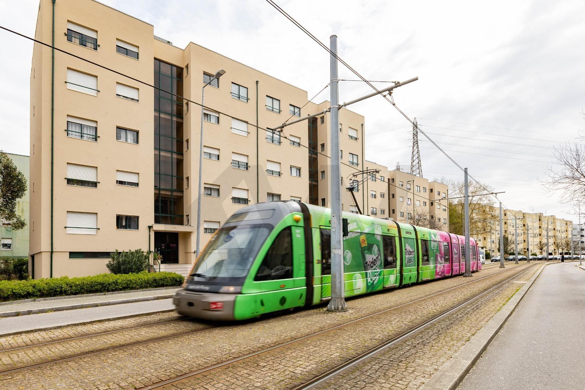 T2 COM GARAGEM BOX, EM SENHORA DA HORA, JUNTO AO METRO