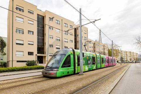 T2 COM GARAGEM BOX, EM SENHORA DA HORA, JUNTO AO METRO