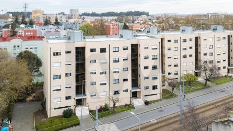 T2 COM GARAGEM BOX, EM SENHORA DA HORA, JUNTO AO METRO