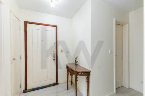 T2 COM GARAGEM BOX, EM SENHORA DA HORA, JUNTO AO METRO