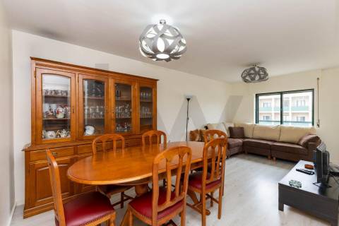 T2 COM GARAGEM BOX, EM SENHORA DA HORA, JUNTO AO METRO