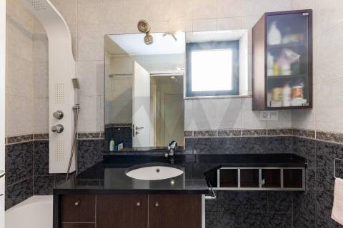 T2 COM GARAGEM BOX, EM SENHORA DA HORA, JUNTO AO METRO