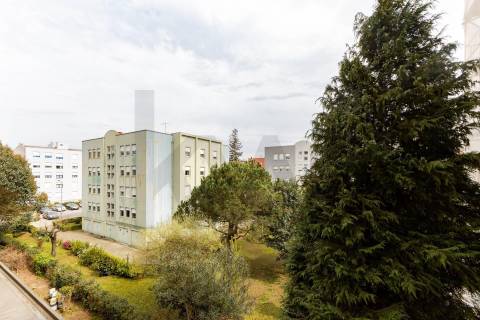 T2 COM GARAGEM BOX, EM SENHORA DA HORA, JUNTO AO METRO