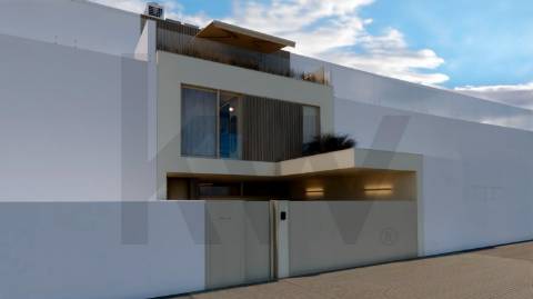Moradia T3 em construção a 200m praia de Lavra – Arquitetura moderna e elevada eficiência energética