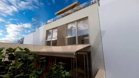 Moradia T3 em construção a 200m praia de Lavra – Arquitetura moderna e elevada eficiência energética