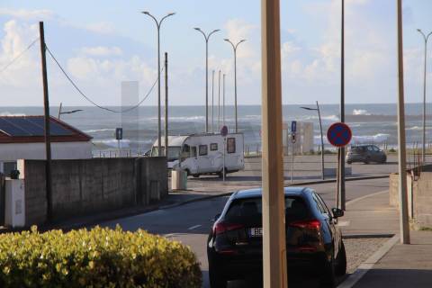 Moradia T3 em construção a 200m praia de Lavra – Arquitetura moderna e elevada eficiência energética