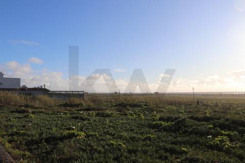 Moradia T3 em construção a 200m praia de Lavra – Arquitetura moderna e elevada eficiência energética