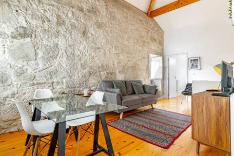 Apartamento T0+2 para habitação, com licença e exploração como Alojamento Local 