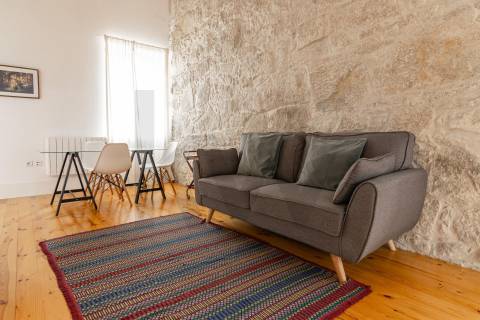 Apartamento T0+2 para habitação, com licença e exploração como Alojamento Local 