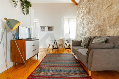 Apartamento T0+2 para habitação, com licença e exploração como Alojamento Local 