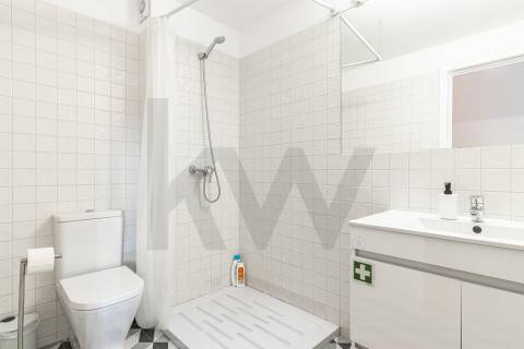 Apartamento T0+2 para habitação, com licença e exploração como Alojamento Local 