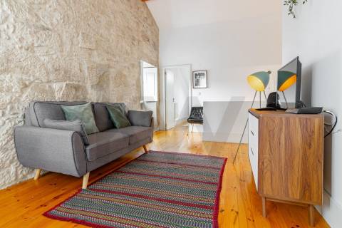 Apartamento T0+2 para habitação, com licença e exploração como Alojamento Local 