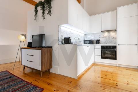 Apartamento T0+2 para habitação, com licença e exploração como Alojamento Local 