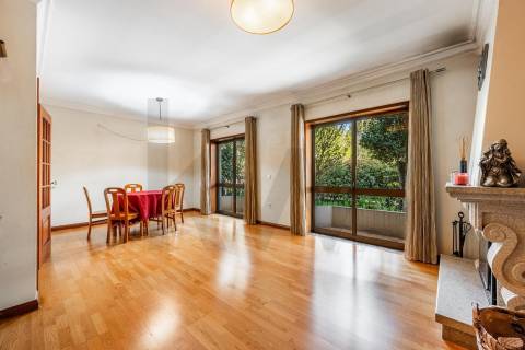 👉 Moradia T4 + 1 c/ garagem no centro de Gueifães🏡