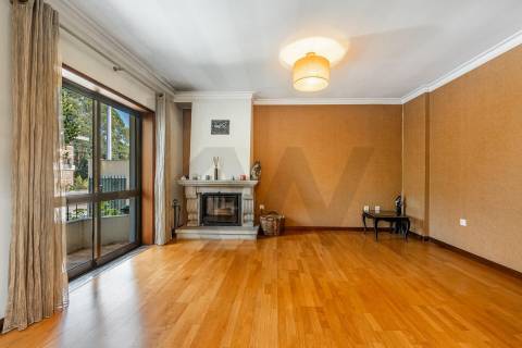 👉 Moradia T4 + 1 c/ garagem no centro de Gueifães🏡