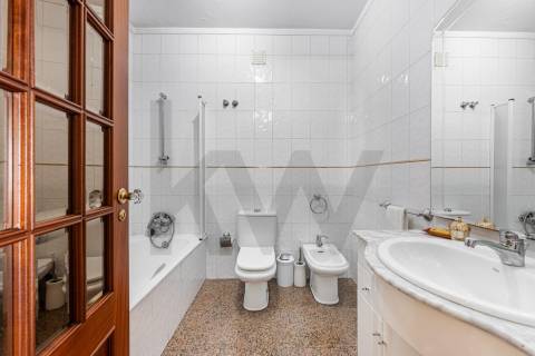 👉 Moradia T4 + 1 c/ garagem no centro de Gueifães🏡