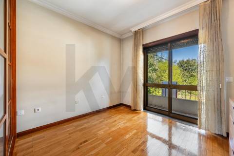 👉 Moradia T4 + 1 c/ garagem no centro de Gueifães🏡