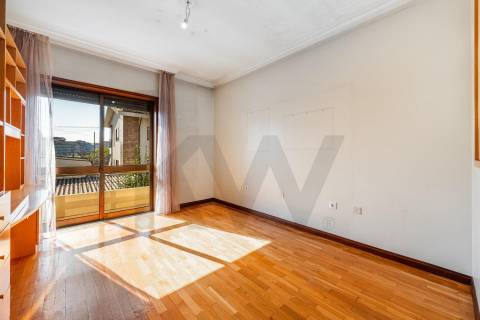 👉 Moradia T4 + 1 c/ garagem no centro de Gueifães🏡