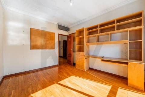 👉 Moradia T4 + 1 c/ garagem no centro de Gueifães🏡