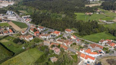 👉 Moradia T4 + 1 c/ garagem no centro de Gueifães🏡