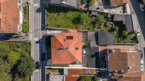 👉 Moradia T4 + 1 c/ garagem no centro de Gueifães🏡