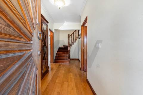 👉 Moradia T4 + 1 c/ garagem no centro de Gueifães🏡