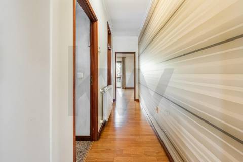 👉 Moradia T4 + 1 c/ garagem no centro de Gueifães🏡