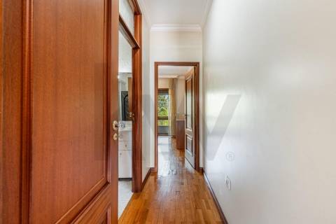 👉 Moradia T4 + 1 c/ garagem no centro de Gueifães🏡