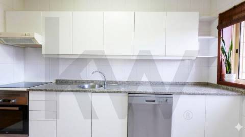 🏡  ARRENDAMENTO T1, com Varanda, Garagem e Elevador, Vilar do Andorinho, V. N. de Gaia