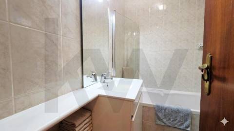 🏡  ARRENDAMENTO T1, com Varanda, Garagem e Elevador, Vilar do Andorinho, V. N. de Gaia