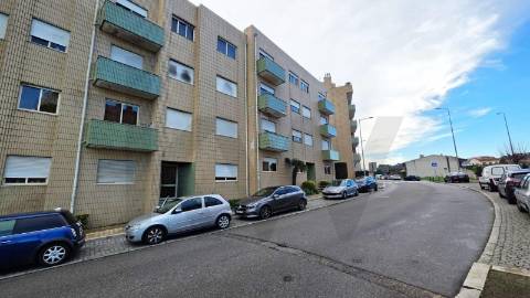 🏡  ARRENDAMENTO T1, com Varanda, Garagem e Elevador, Vilar do Andorinho, V. N. de Gaia