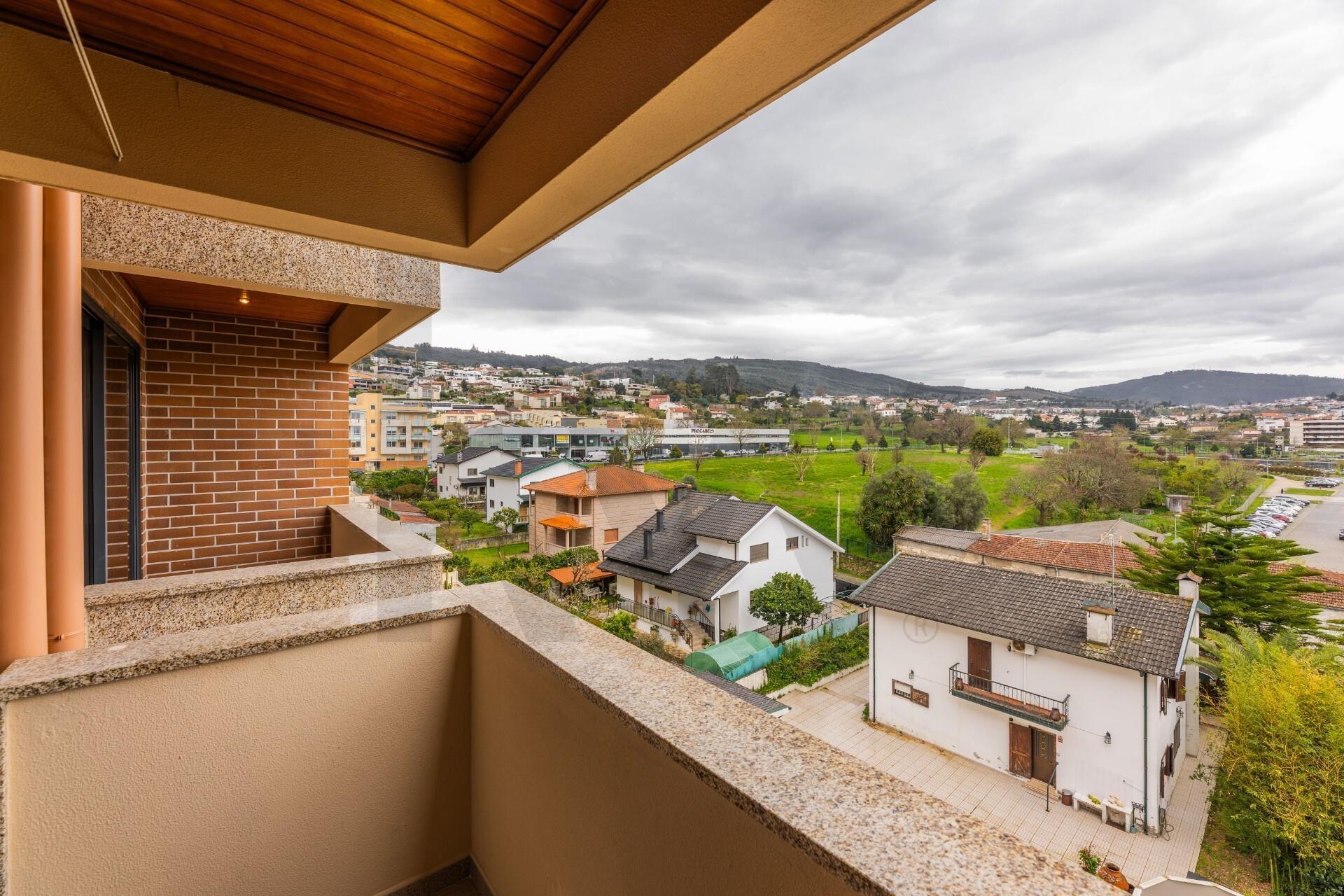 Apartamento T3, em Nogueiró Braga.