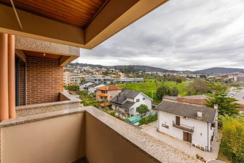 Apartamento T3, em Nogueiró Braga.