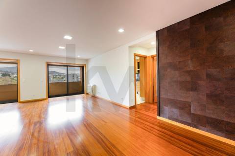 Apartamento T3, em Nogueiró Braga.