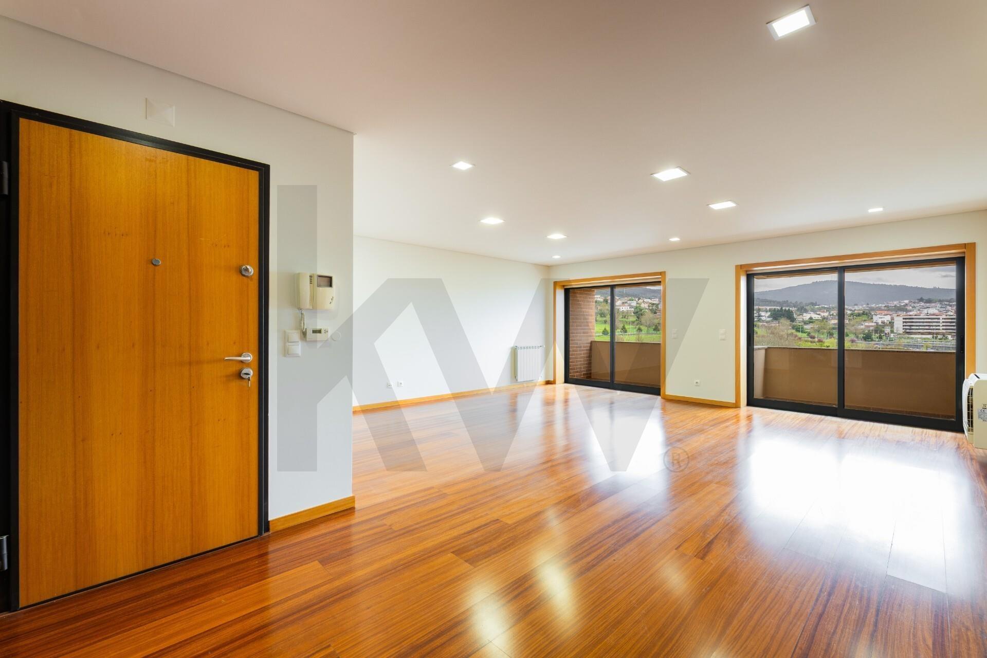 Apartamento T3, em Nogueiró Braga.